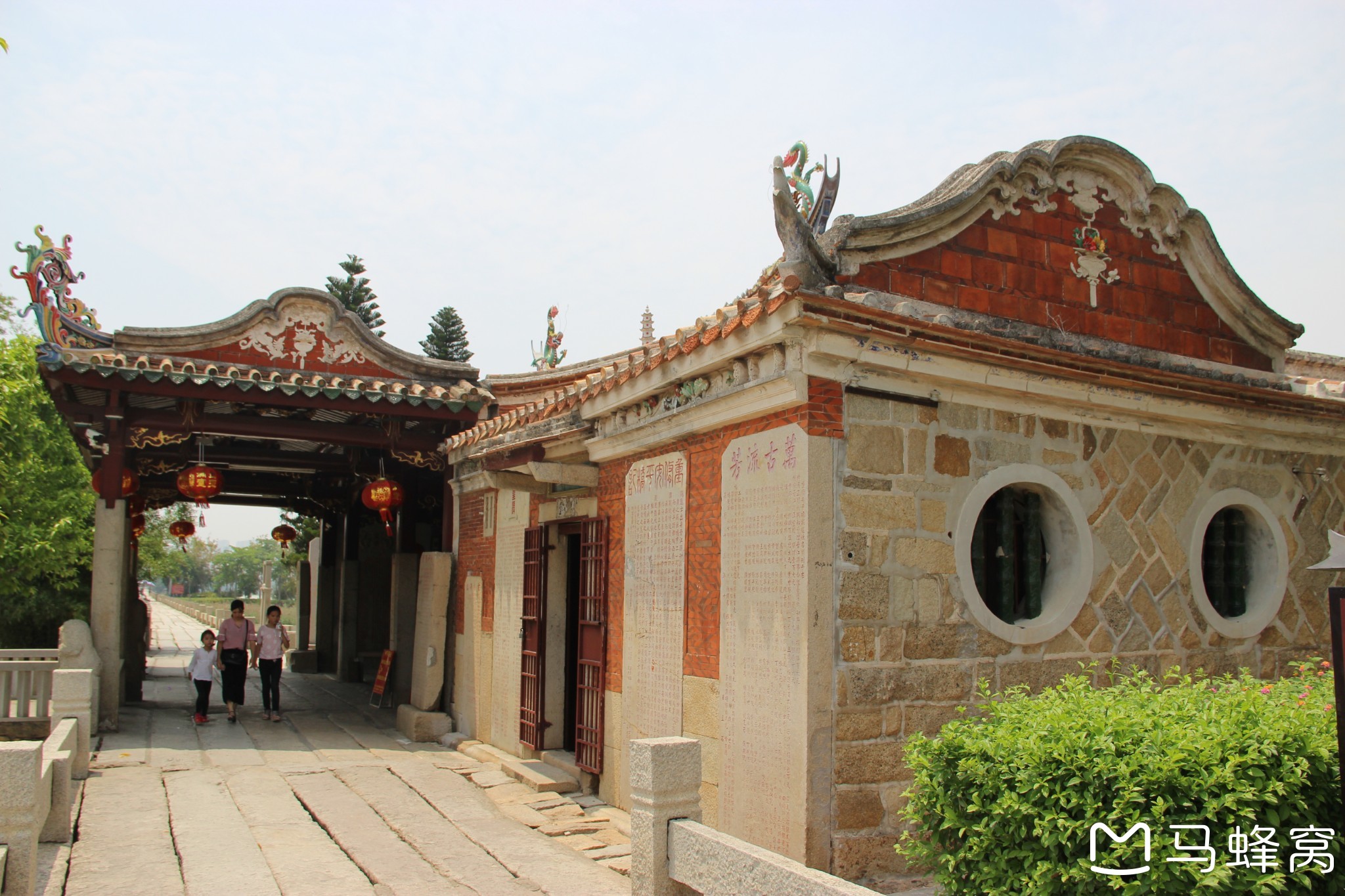 位于中国福建省晋江安海镇和南安水头镇之间的海湾上.