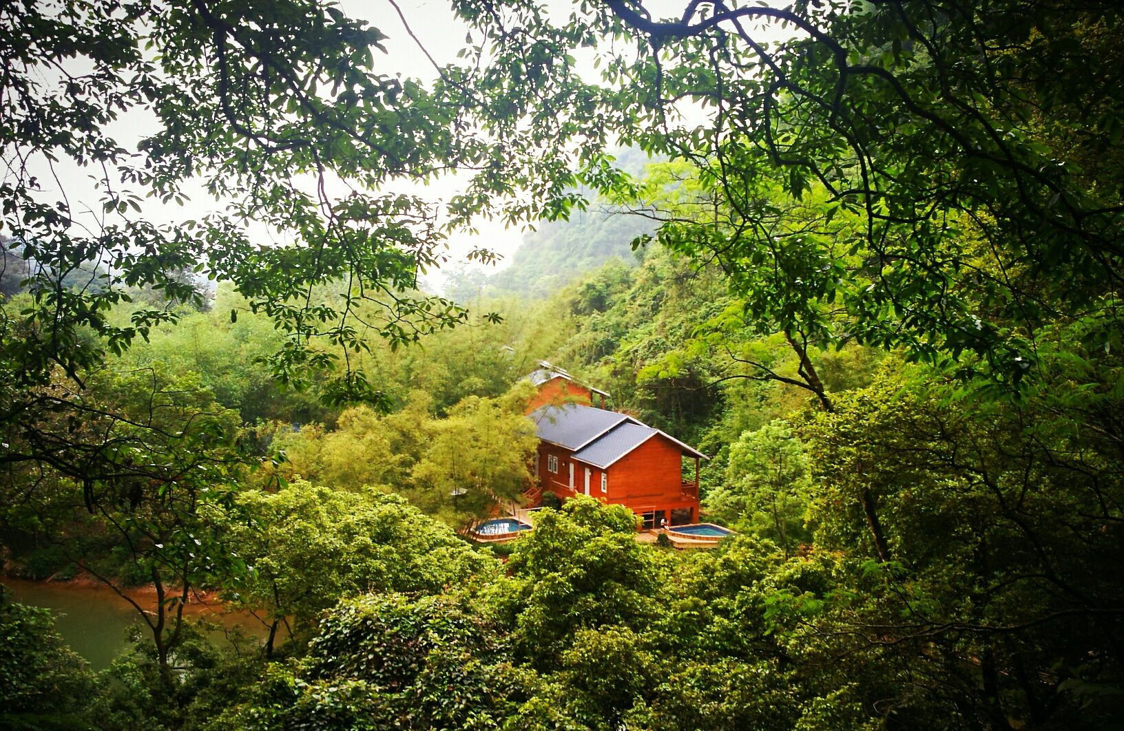 清遠英德洞天仙境御竹軒木屋別墅(早餐 竹林湯泉 景區大門票 夜遊七彩