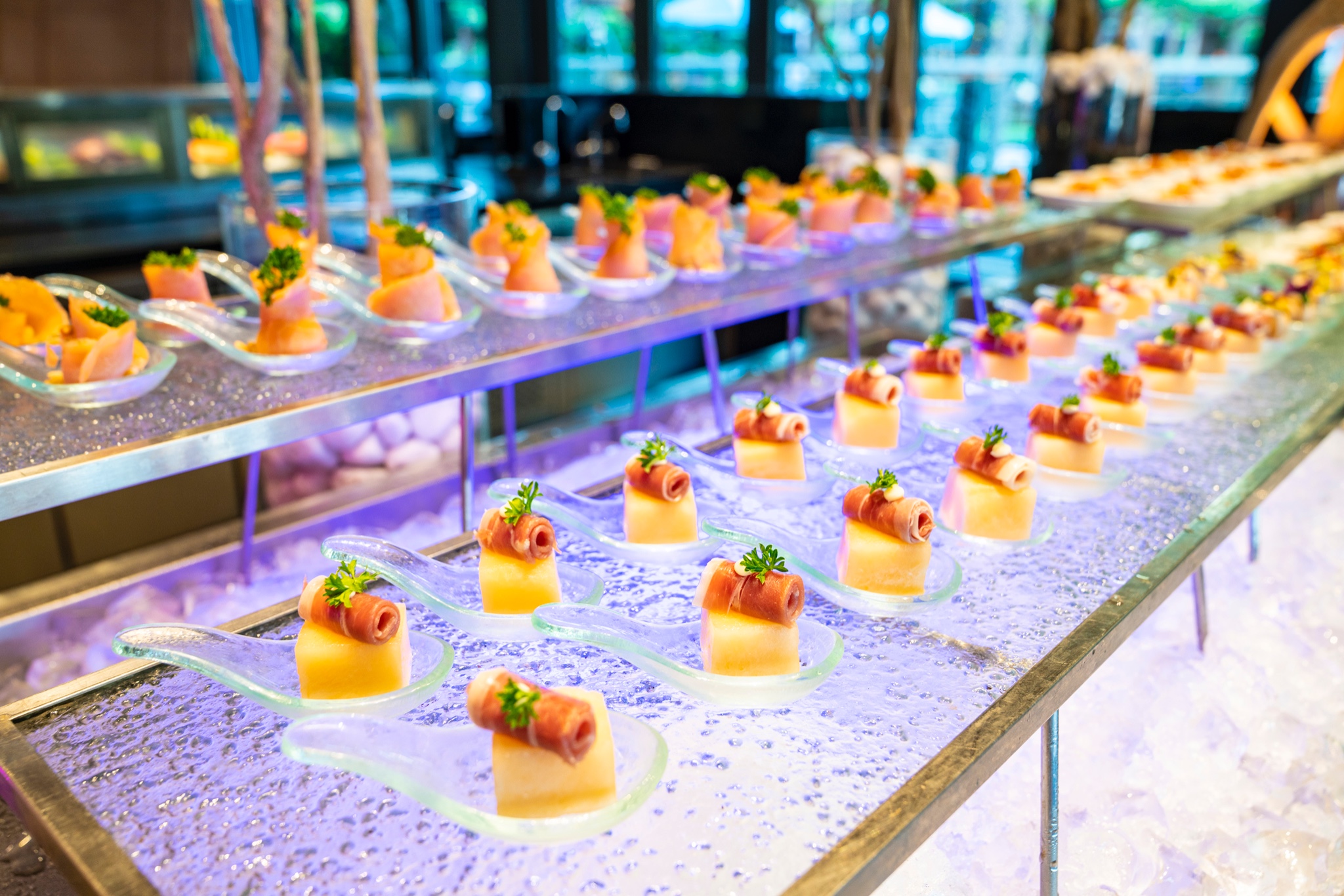 【首发】周末打个飞的去度假,徜徉在三亚的蓝色海洋中