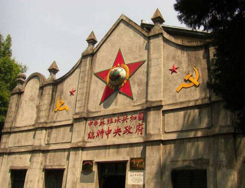 赣州瑞金叶坪景区简介 瑞金叶坪红色旅游景区的景点有:中华苏维埃共和