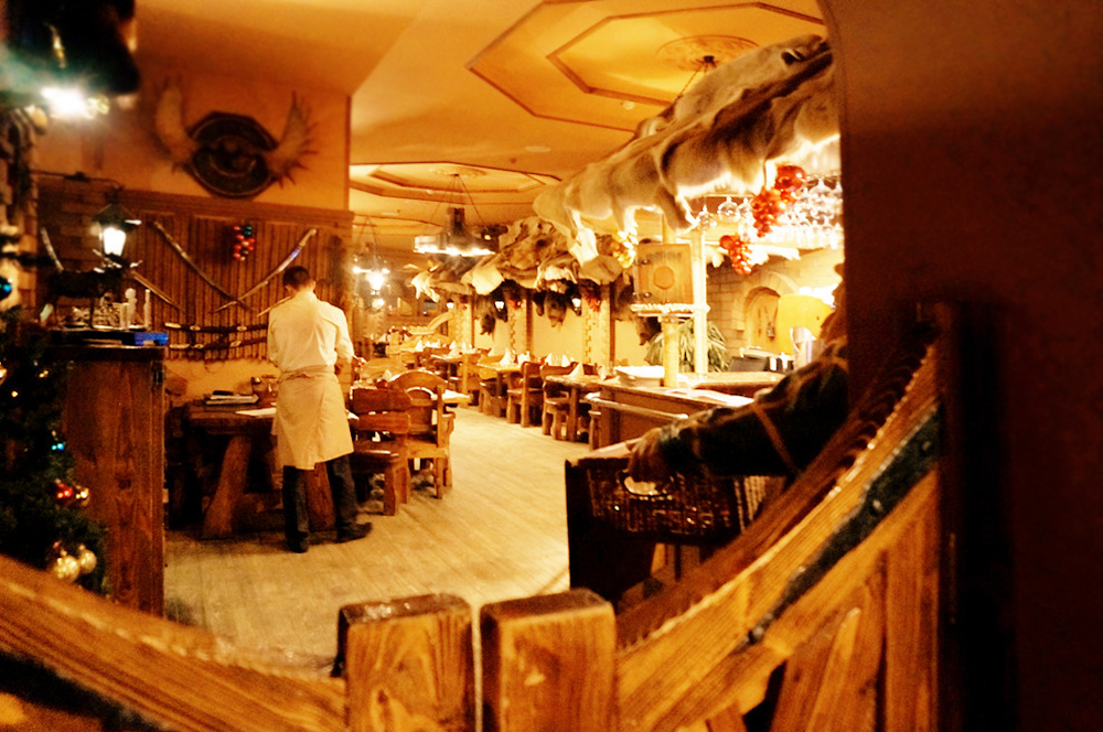 摩尔曼斯克猎人餐厅. by kido