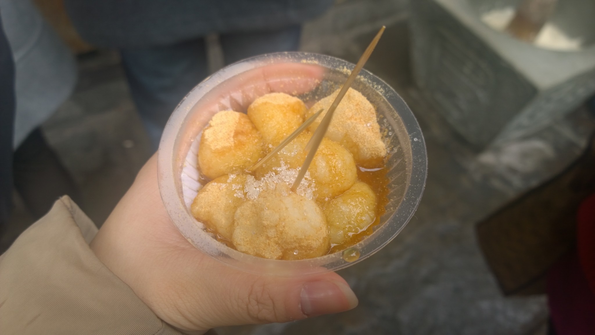 请推荐重庆当地人爱的小吃街