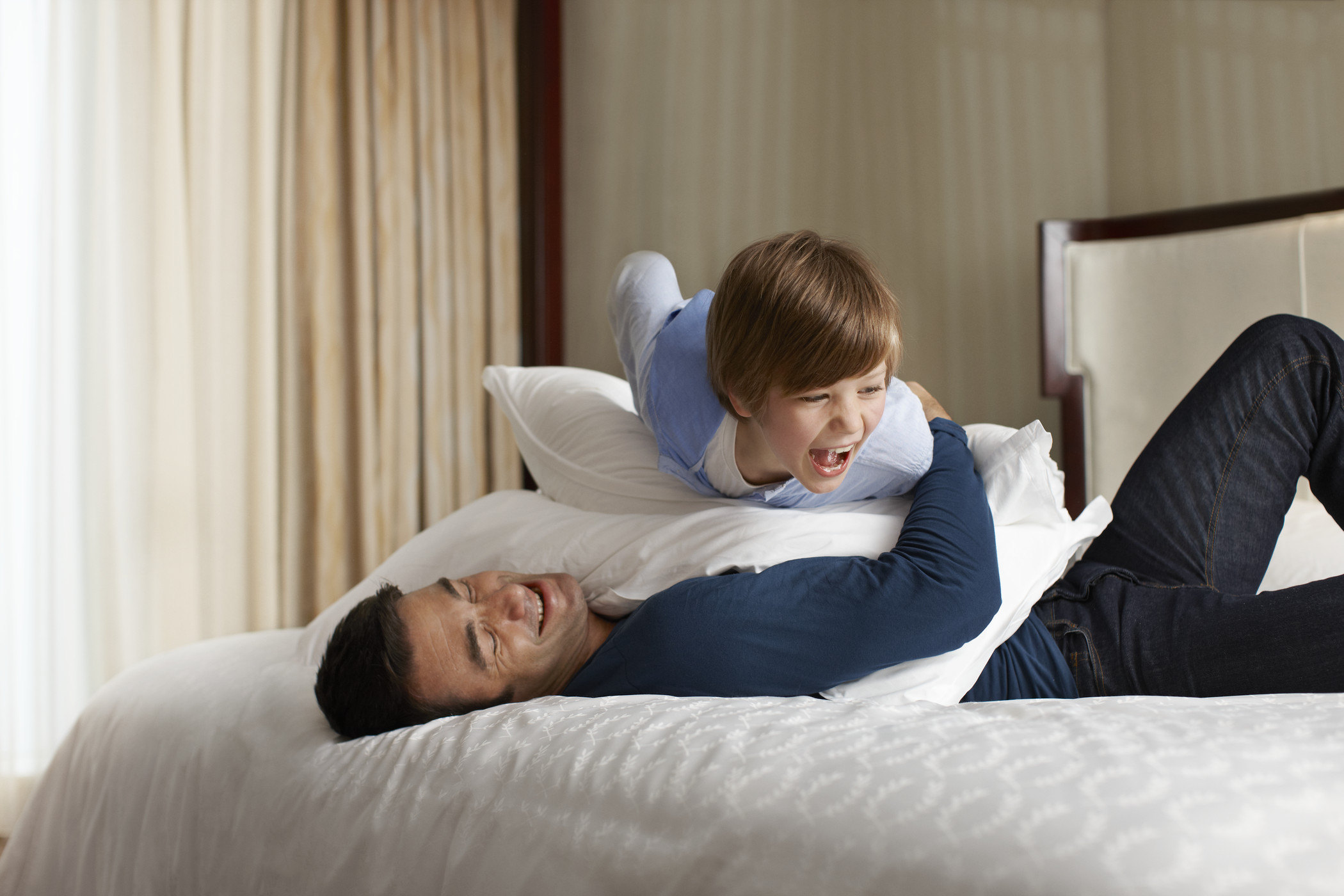 睡眠姿势: 60%的人习惯仰睡,35%习惯侧睡,而5%习惯俯睡.