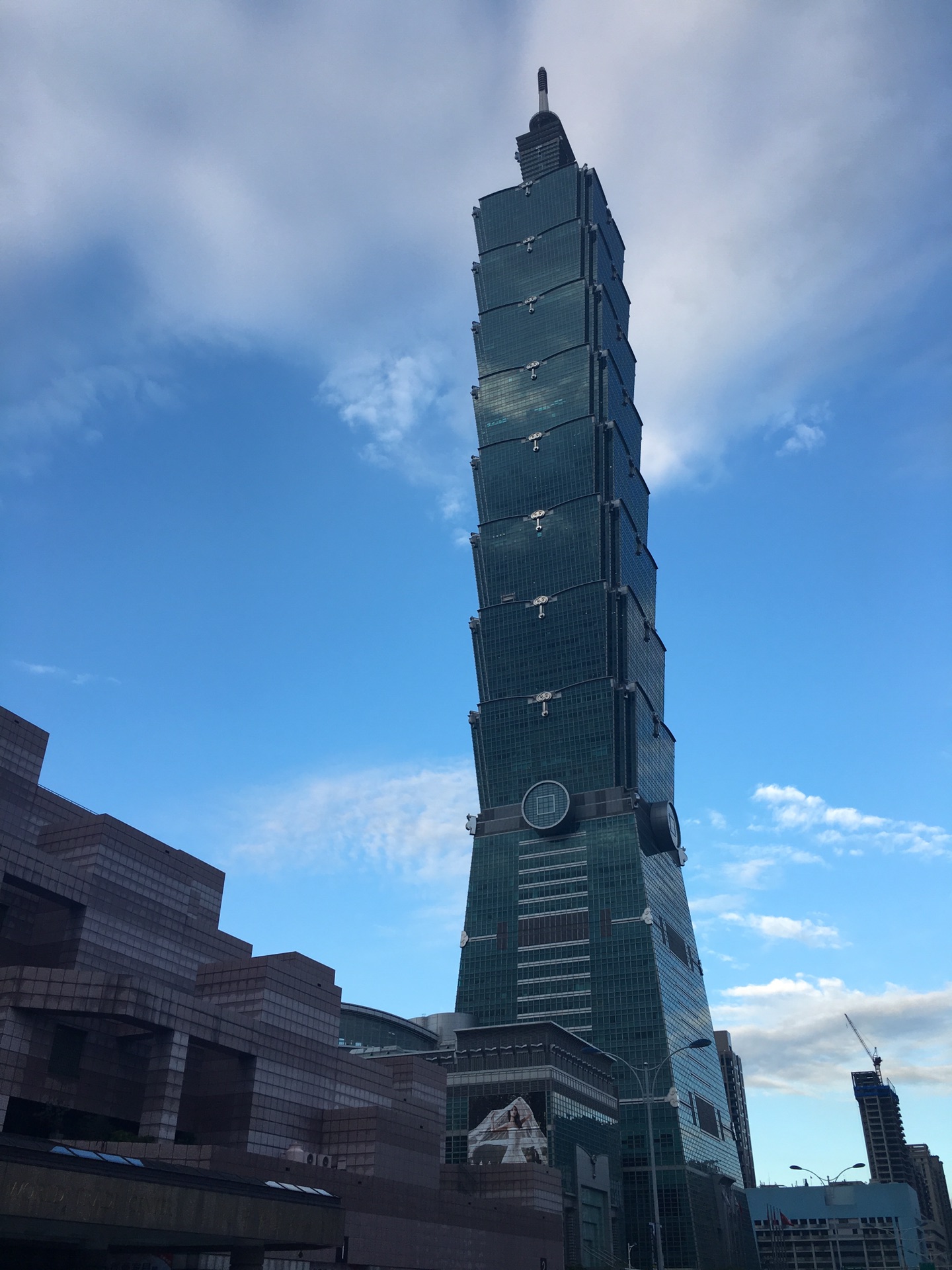 东西南村人口_手拿东西的图片(3)