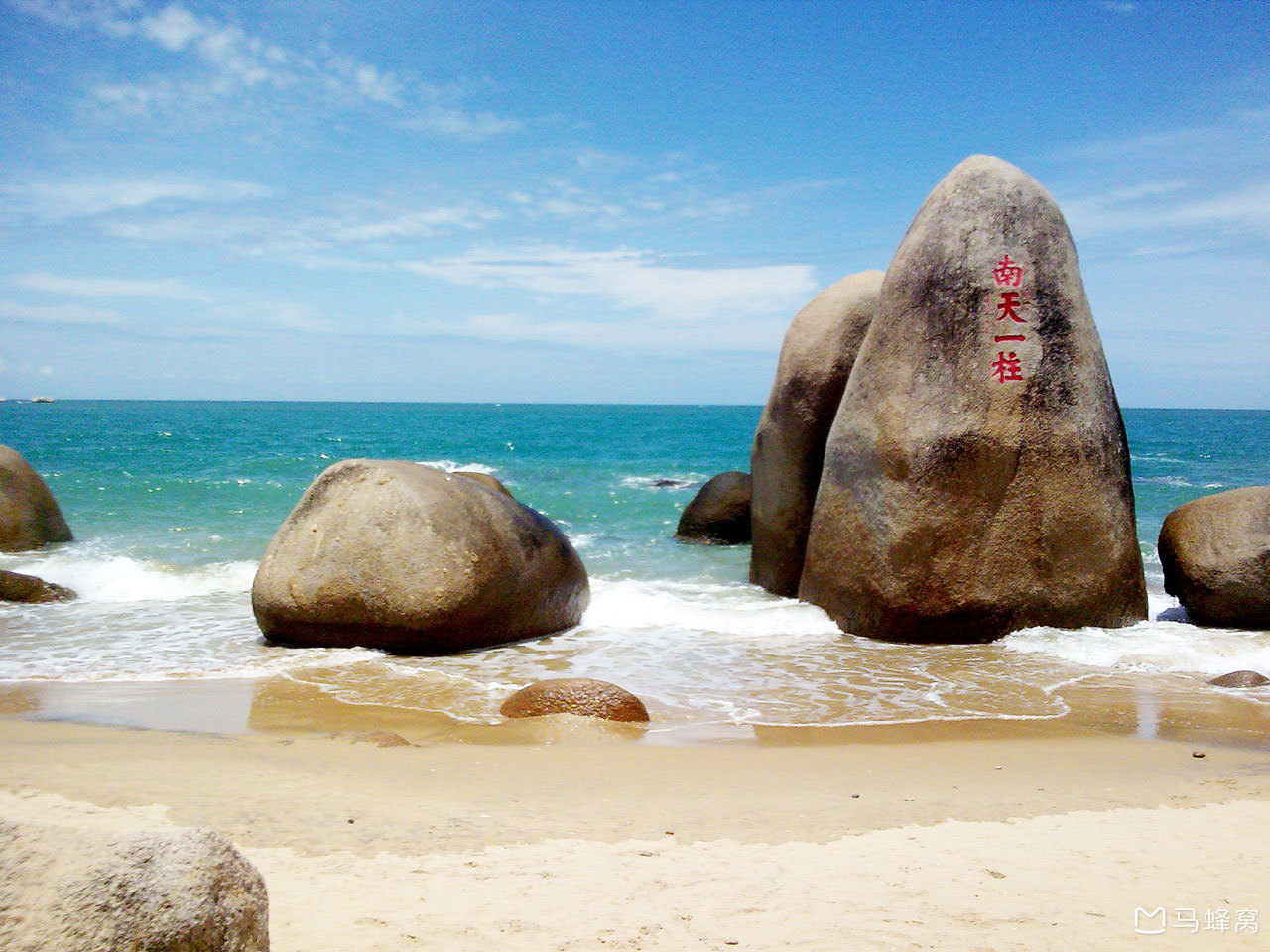 天涯海角没什么好玩的,主要是看风景,看海看石头,坐坐歪脖子椰子树,拍
