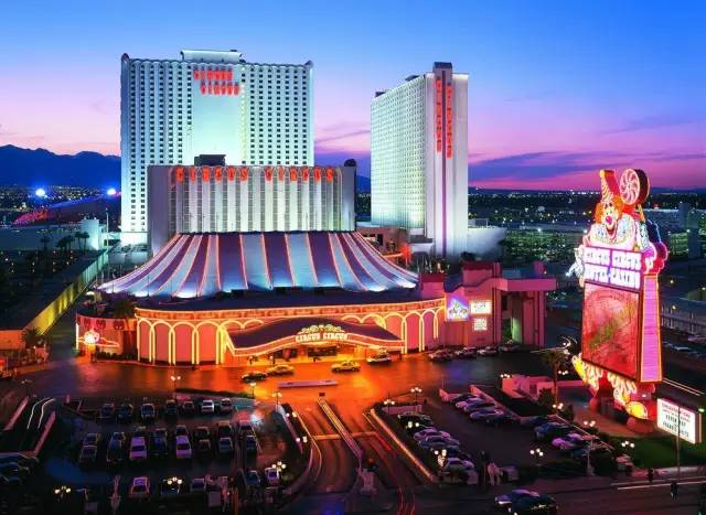  Unforgettable Las Vegas Romantic Attractions for Couples Seeking Love and Adventure